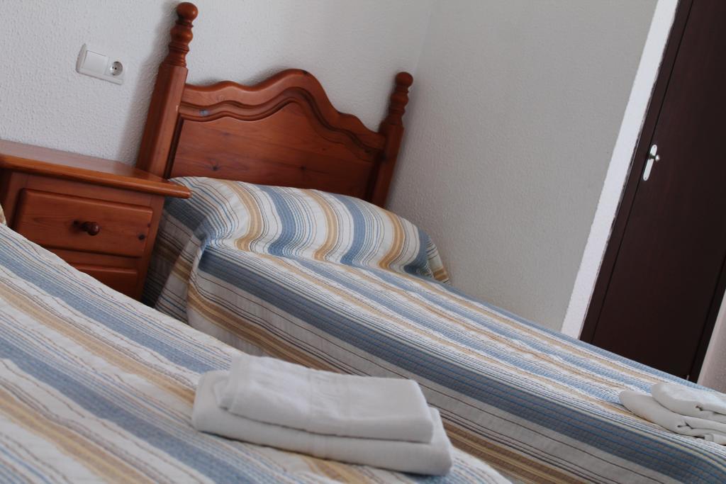Hostal Montilla Sotogrande Torreguadiaro Oda fotoğraf