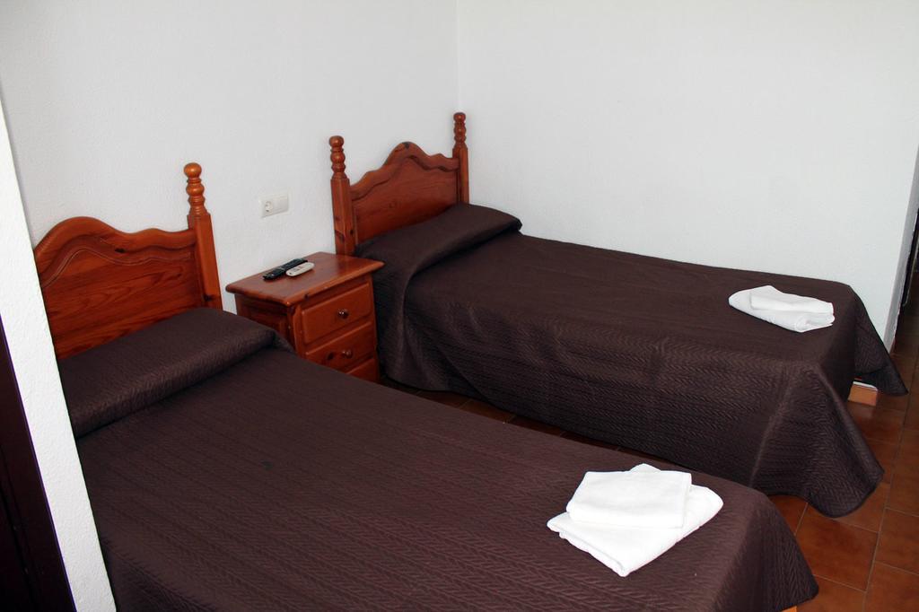 Hostal Montilla Sotogrande Torreguadiaro Dış mekan fotoğraf