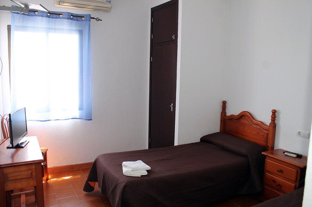 Hostal Montilla Sotogrande Torreguadiaro Dış mekan fotoğraf