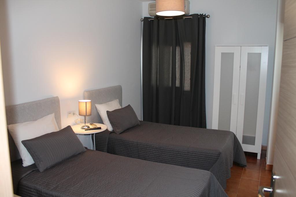 Hostal Montilla Sotogrande Torreguadiaro Dış mekan fotoğraf